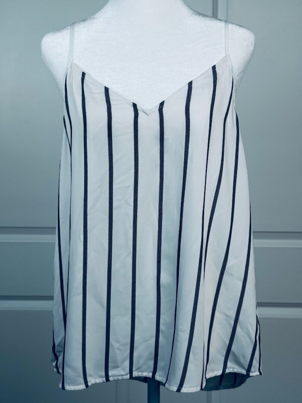 ARITZIA BABATON Everly Camisole, White and Navy Blue Striped  Women's Size Med - Picture 2 of 6